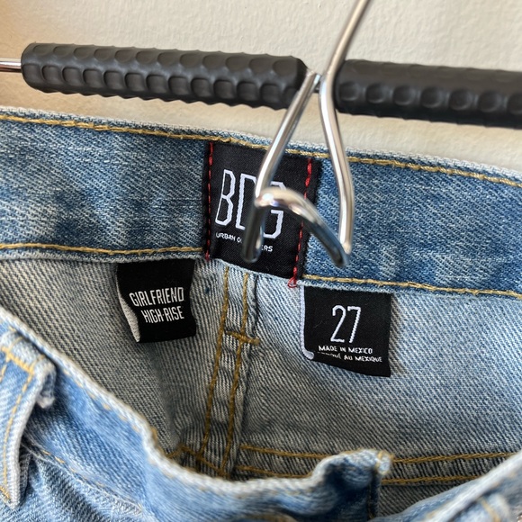 Urban Outfitters BDG Girlfriend High-Rise Denim Shorts - Picture 4 of 6